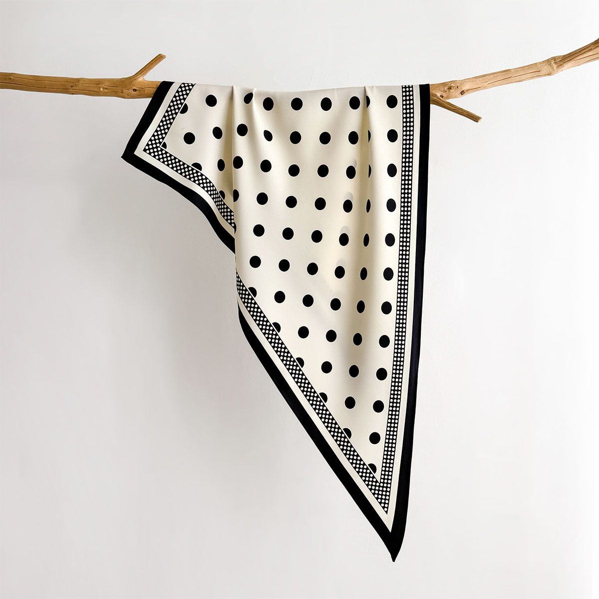 Trendy Bandana 100% Mulberry T - đánh giá và giá Ascot Neck Scarf