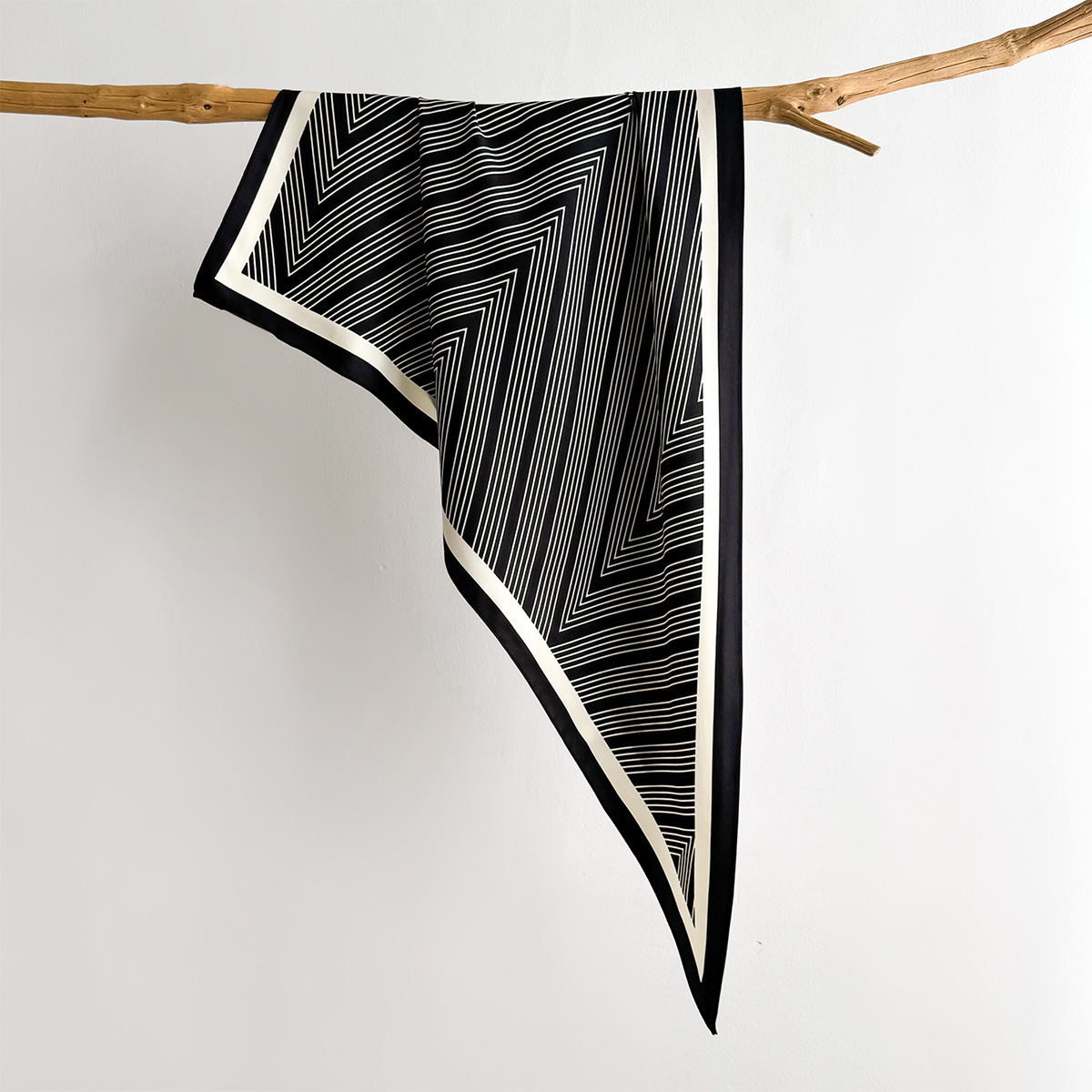 Trendy Bandana 100% Mulberry T - đánh giá và giá Ascot Neck Scarf