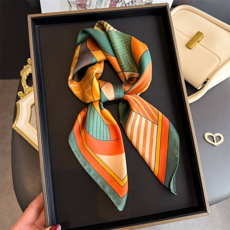 2026 New Geometry Print Silk S - đánh giá và giá Ascot Neck Scarf