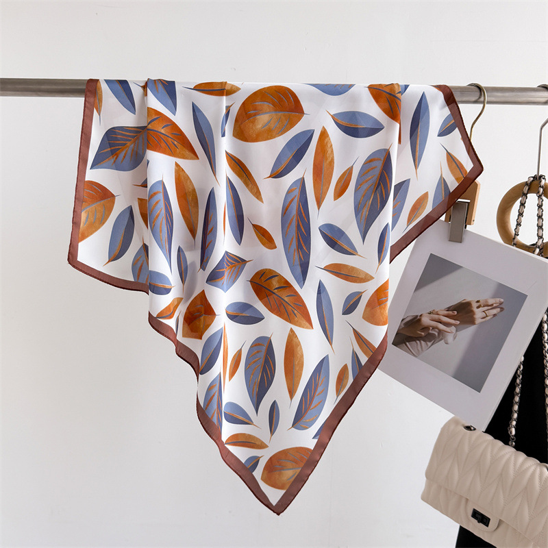 Luxury Brand Print 70cm Square - đánh giá và giá Scarf Silk Square