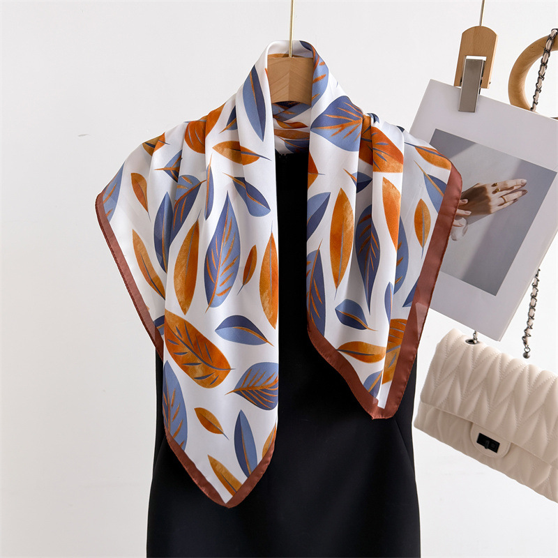 Luxury Brand Print 70cm Square - đánh giá và giá Scarf Silk Square