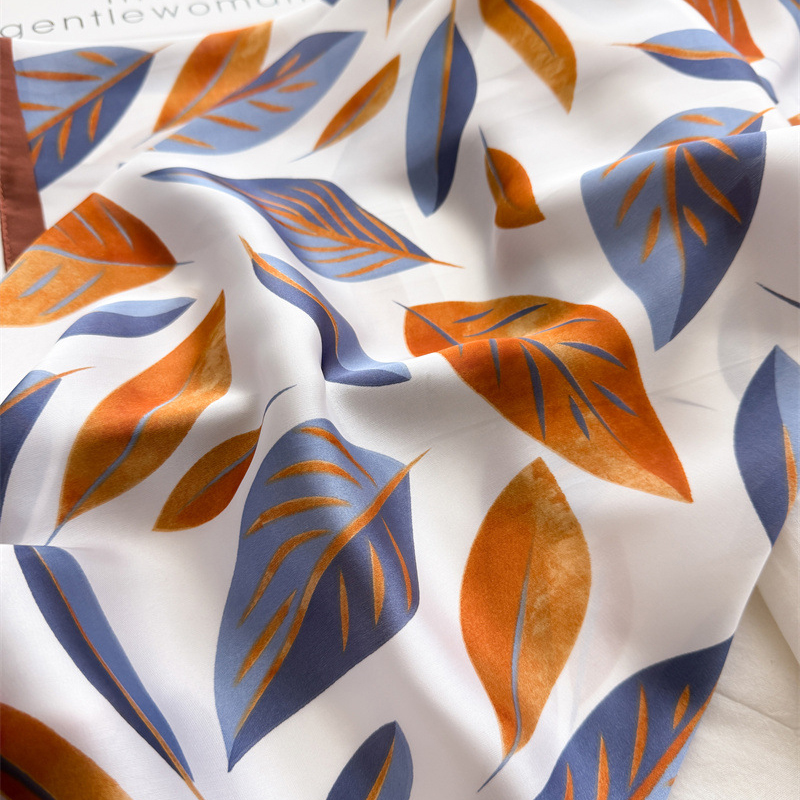Luxury Brand Print 70cm Square - đánh giá và giá Scarf Silk Square